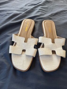 Fashion Nova Cream Croc-Embossed Slide Sandals